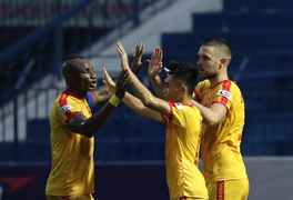 Ngược dòng thắng Quảng Nam của HLV Thành Công, Thanh Hóa chính thức trụ hạng