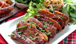 Thịt ba chỉ nướng hẹ, ăn với cơm hay bún đều tuyệt ngon