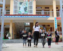Quỹ sữa Vươn cao Việt Nam đến với trẻ em có hoàn cảnh khó khăn tỉnh Yên Bái