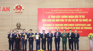 Thủ tướng dự lễ trao giấy chứng nhận đầu tư 2 dự án 400 triệu USD ở Nghệ An