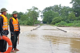 Mưa lớn kéo dài, giao thông ở miền núi Nghệ An bị chia cắt