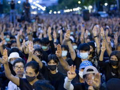 Người biểu tình Thái Lan rút lui