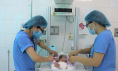 Xét nghiệm ADN, tìm ra mẹ ruột bé gái sơ sinh bị bỏ ở ruộng dưới nắng 40 độ C 