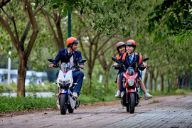 Lối sống xanh của giới trẻ: Từ vật dụng cá nhân đến phương tiện di chuyển