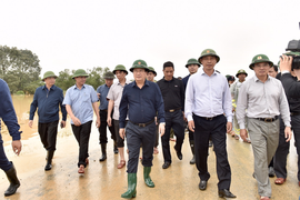 Phó Thủ tướng Trịnh Đình Dũng trực tiếp chỉ đạo ứng phó mưa lũ tại Quảng Trị