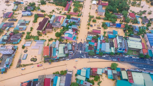 Cận cảnh Quảng Trị chìm trong lũ lụt, sạt lở