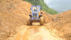 Quảng Nam, Quảng Ngãi sơ tán các hộ dân trong vùng có nguy cơ sạt lở