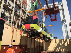 Đoàn tàu metro Nhổn - ga Hà Nội cập cảng Hải Phòng 