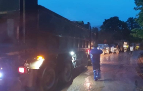 Dầm mưa xuyên đêm thông đường vào hiện trường vụ lở đất lấp 22 cán bộ, chiến sĩ