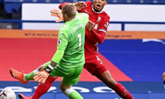 Van Dijk nghi bị đứt dây chằng đầu gối, nguy cơ nghỉ thi đấu 8 tháng 