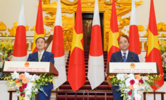 Thủ tướng Suga: Việt Nam thích hợp nhất để gửi thông điệp ra thế giới