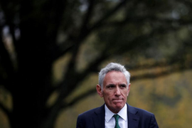 Nói khẩu trang chống COVID-19 không hiệu quả, cố vấn y tế Nhà Trắng bị xóa tweet