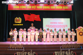HV An ninh Nhân dân trao giải 'Phụ nữ, đoàn viên xuất sắc, tiêu biểu 2015-2020'