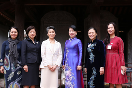 Ảnh: Phu nhân Thủ tướng Việt Nam và Nhật Bản thăm Văn Miếu