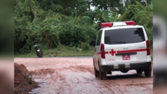 Video: Xe cứu thương đưa thi thể các quân nhân bị vùi lấp ở Đoàn 337 về xuôi