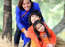 Con gái bị chê không sõi tiếng Việt, danh hài Việt Hương 'nổi đóa'