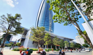 Đại biểu dự đại hội Đảng bộ Đà Nẵng quyên góp ủng hộ miền Trung