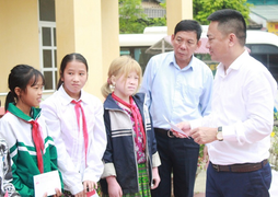 Công ty Luật Hợp danh The Light đồng hành cùng trẻ em nghèo Yên Bái