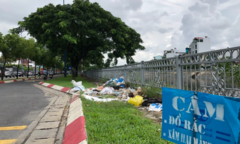 Bãi rác tự phát 'tấn công' con đường đẹp nhất Sài Gòn 