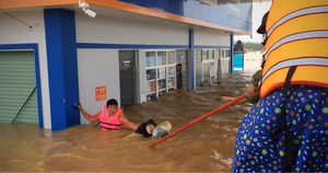 Nước lũ dâng cao chạm nóc nhà, người đàn ông ở Quảng Bình thiệt mạng