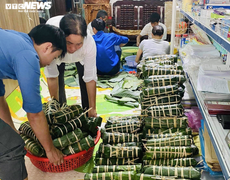 Hàng nghìn ‘đòn bánh nghĩa tình’ từ Tây Nguyên gửi vùng lũ miền Trung