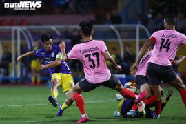 Thắng nghẹt thở Hồng Lĩnh Hà Tĩnh, Hà Nội FC lên vị trí thứ 2
