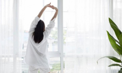 Ngay khi thức dậy buổi sáng, bạn nên thực hiện 5 thói quen này