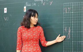 Thứ trưởng GD&ĐT giải thích lý do môn Tiếng Việt 1 nhiều tiết học hơn trước 