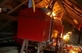 Quan tài treo 5 ngày không chôn được: Địa phương hỗ trợ đưa tang bằng thuyền