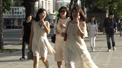 Video: Hà Nội siết chặt, người dân vẫn phớt lờ quy định đeo khẩu trang