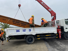 Nỗ lực cấp điện trở lại cho người dân sau mưa lũ