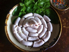 Bí quyết luộc lòng lợn trắng giòn, không dai