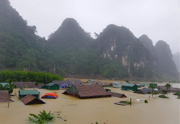 Quảng Bình chi hơn 100 tỷ đồng cứu trợ khẩn cấp dân có nhà ngập lụt