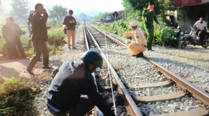 Bị tàu hỏa tông thiệt mạng khi đang mải nghe điện thoại