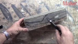 Cận cảnh thìa gỗ làm từ thân cây thông vàng 100 năm tuổi