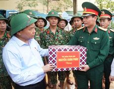 Thủ tướng: Giải quyết vấn đề cứu trợ, không gây khó khăn cho các nhà hảo tâm