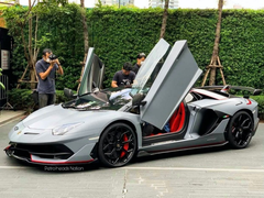 Chiếc Lamborghini Aventador thứ 10.000 xuất hiện trên phố