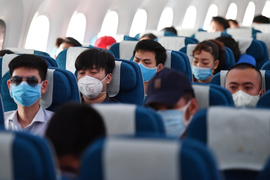 Lượng khách bay giảm gần một nửa so với 2019