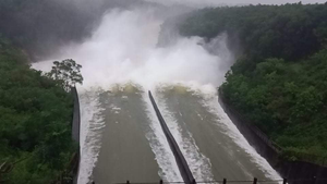 Hồ Kẻ Gỗ tiếp tục xả lũ với lưu lượng lớn 
