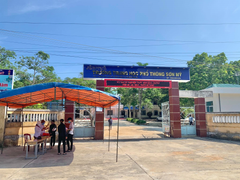 Học sinh Quảng Ngãi nghỉ học từ chiều 27/10 để tránh bão 'mạnh nhất từ đầu năm'