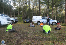 Australia bắt 14 người Việt, tịch thu hơn 13.000 cây cần sa