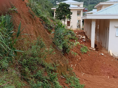 Đất đá trút xuống đồn biên phòng, toàn bộ cán bộ, chiến sĩ di dời khẩn cấp