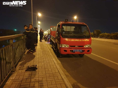 Người đàn ông nhảy sông tự tử, để lại túi xách trên cầu