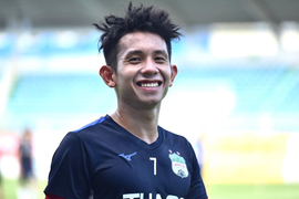 Bị cầu thủ 'hiền nhất Sài Gòn FC' ném bóng vào mặt, Hồng Duy lên tiếng