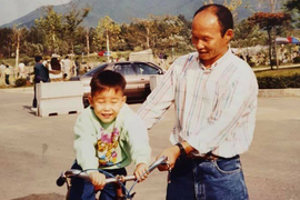 Con trai HLV Park Hang Seo đăng ảnh lúc trẻ của bố