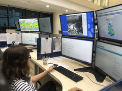 Cán bộ khí tượng thủy văn trắng đêm canh bão số 9 mạnh nhất 20 năm