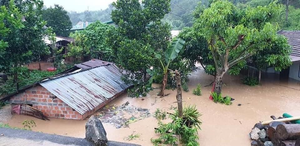 Kon Tum chìm trong biển nước, khẩn cấp di dời dân tránh sạt lở, ngập lụt