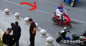 Video: Tội phạm bị bắt vì đứng 'hóng' cảnh sát bắt trộm