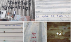 Cay mắt hình ảnh người miền Trung ghi tên vào mái tôn để xin lại sau bão lũ