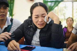 Cuộc điện thoại cuối cùng từ tàu chở 26 ngư dân chìm giữa bão tố